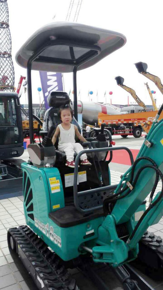 到“海博会”邂逅yp街机智能“两挖”精品