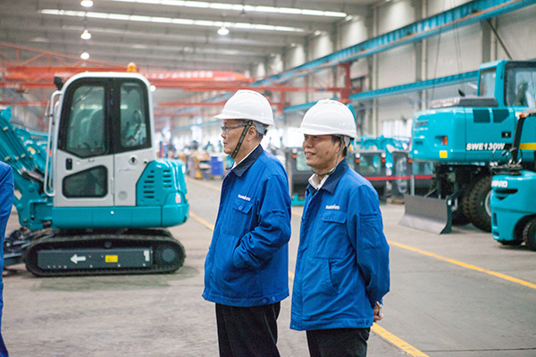 喜讯：yp街机智能朱建新荣获《长沙年鉴》2015年度十大人物奖