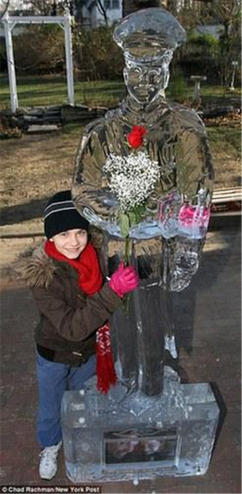 320名圣诞老人整体冲浪？？？？？？八一八圣诞节奇闻趣事