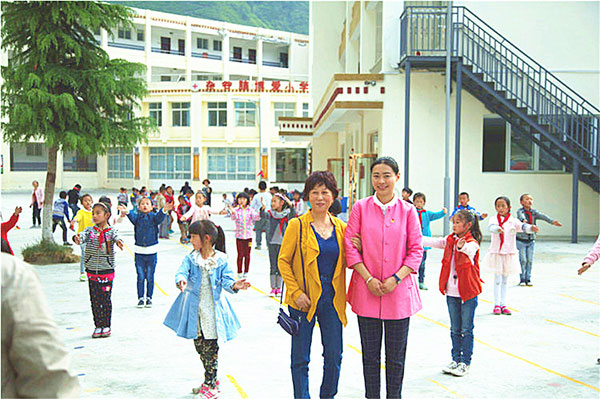 震后八年：朗朗书声传来，，，，理想之花绽放