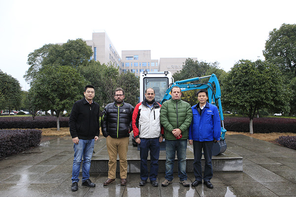 喜讯：yp街机智能朱建新荣获《长沙年鉴》2015年度十大人物奖