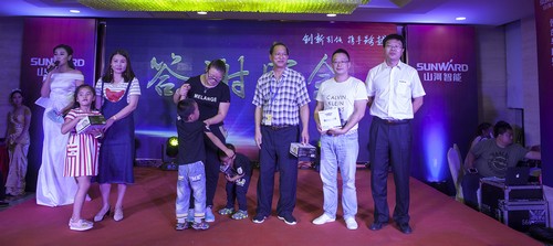 yp街机智能酷帅曾大虾，，，，，，，一大波美图带你亲临北京BICES展