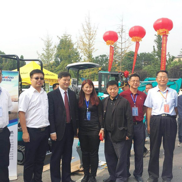 “超美微挖”现身2018微挖峰会，，，，，，，，yp街机智能微挖出口过万台