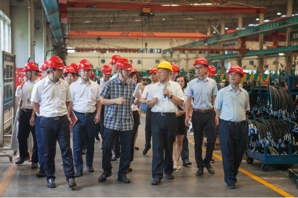 商务部相助司刘民强副司长一行调研yp街机智能