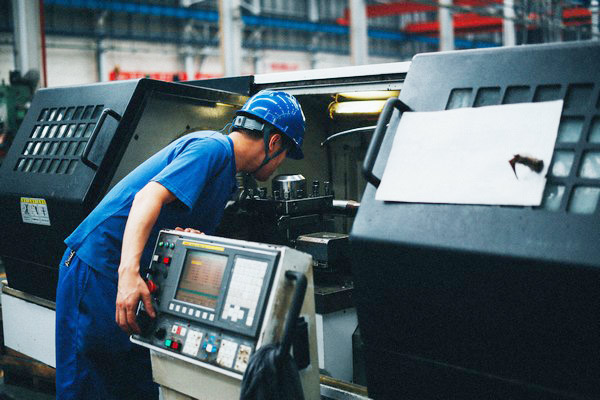 曾梦想当厨师，，，，，，，却成数控车工巨匠