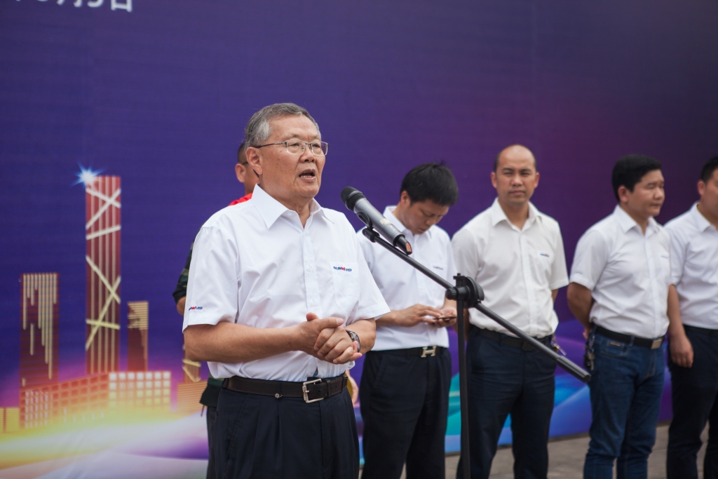 民族挖掘机品牌先导者，，，，，yp街机智能“城镇建设利器”SWE80E9荣耀上市