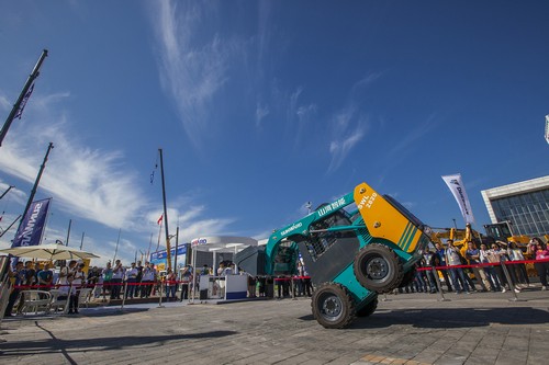 yp街机智能酷帅曾大虾，，，，，，，一大波美图带你亲临北京BICES展