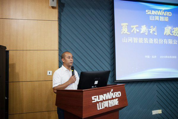 500多名挖掘机用户实地考察，，，，，，，为yp街机智能点赞！