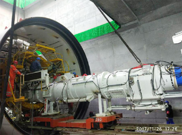 风里雨里，，，，，，，，成都等你！中铁yp街机盾构机走出长沙