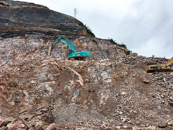 看石场风云怎样演绎？？？？yp街机智能矿山战神SWE470E大型挖掘机一锤定音！