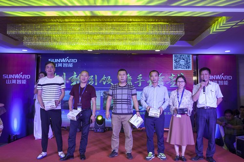 yp街机智能酷帅曾大虾，，，，，，，一大波美图带你亲临北京BICES展