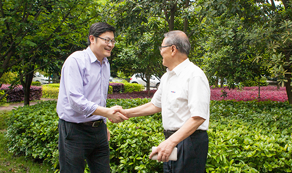 加拿大国聚会员谭耕一行来yp街机智能考察