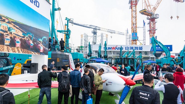 首日签单2.6亿元，，，yp街机智能立异产品引爆上海宝马展