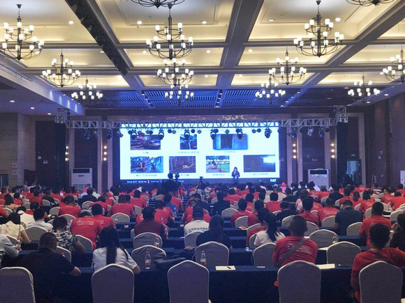 “超美微挖”现身2018微挖峰会，，，，，，，，yp街机智能微挖出口过万台