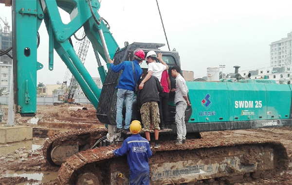 效劳一线‖在越南为十台旋挖钻机做“保姆”的日子