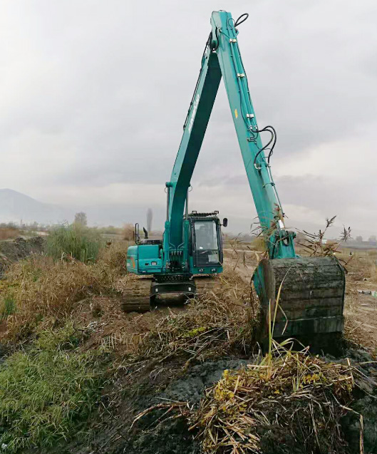 守护蓝色多瑙河，，，yp街机智能长臂挖掘机欧洲首秀