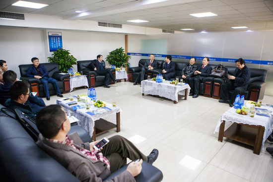 首台盾构机盛大下线，，，，，，中铁yp街机诠释“长沙速率”