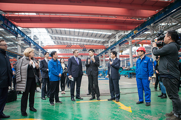 波兰代表团为yp街机智能立异生长点赞