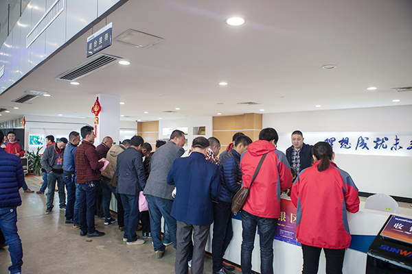 势不可挡，，，，，yp街机智能挖掘机湖南市场订货会立异高