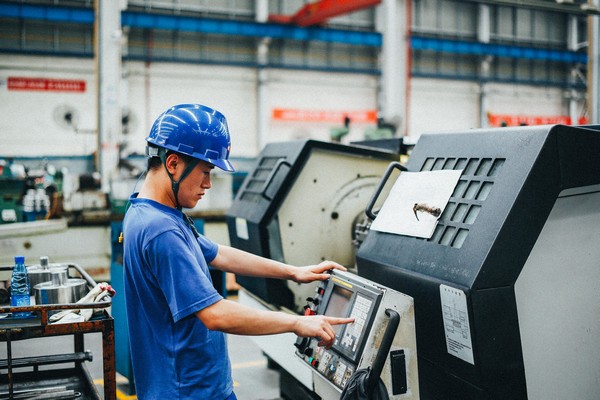 曾梦想当厨师，，，，，，，却成数控车工巨匠