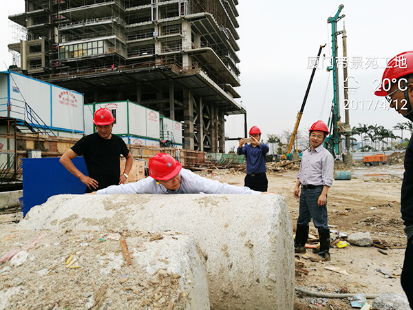 厦门项目再创入岩纪录yp街机智能董事长何清华亲赴一线