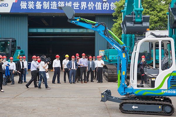 加拿大国聚会员谭耕一行来yp街机智能考察