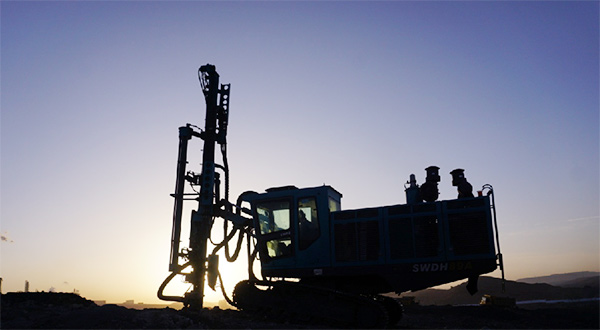 再战国际领先品牌，，，，，，，，yp街机智能露天液压钻车一举成名