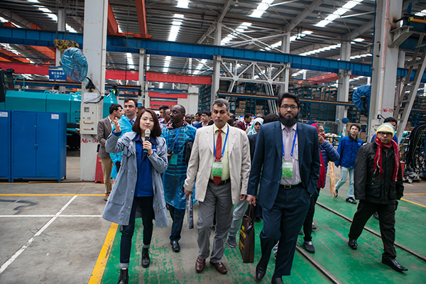 “一带一起”国家代表团到访yp街机智能，，，，，感受“大开眼界”