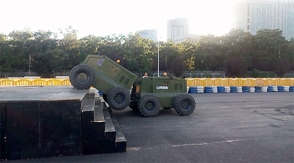 yp街机智能“龙马一号”惊艳亮相天下机械人大会