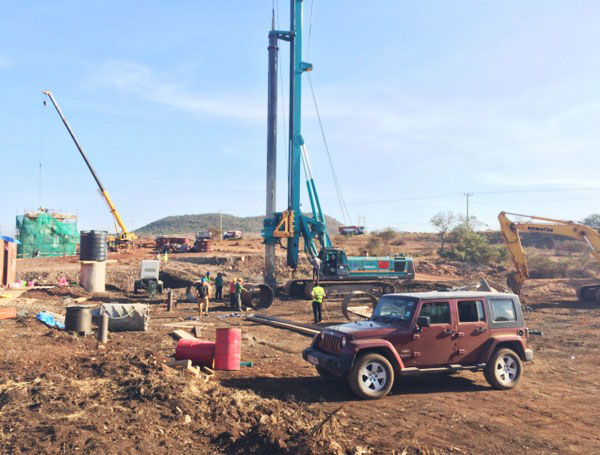 肯尼亚总统高度赞赏，，，，，乞力马扎罗山下yp街机绿闪灼