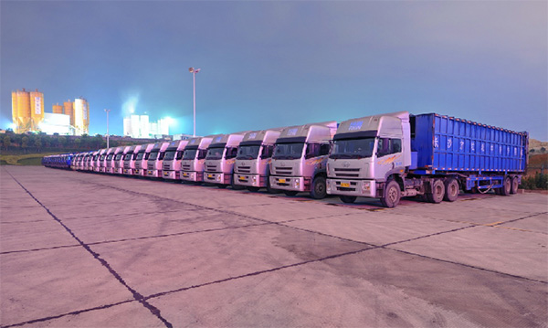 近百台yp街机智能垃圾转运车为长沙环卫升级