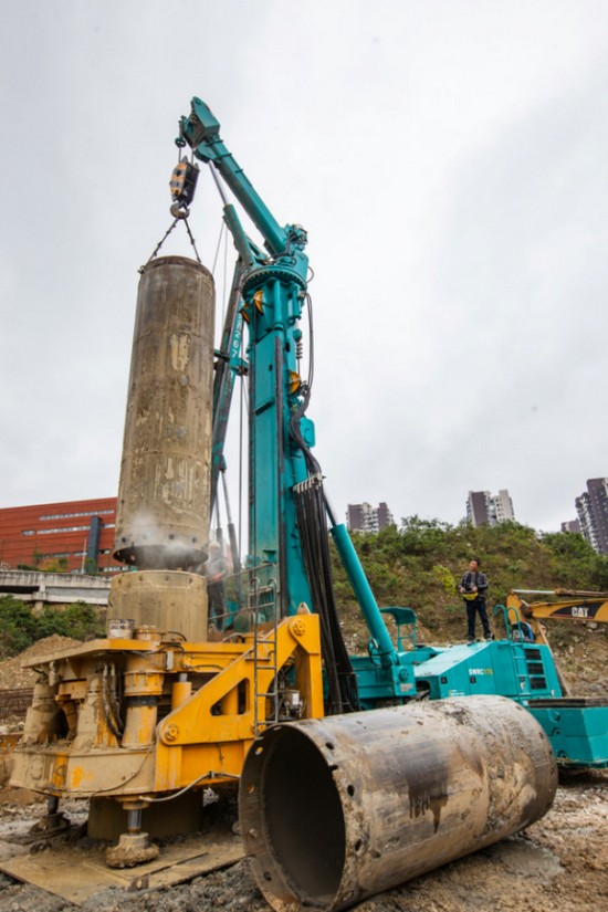 喜讯！yp街机智能SWRC170自行式全回转全套管钻机获湖南省首台(套)重大手艺装备产品奖励！