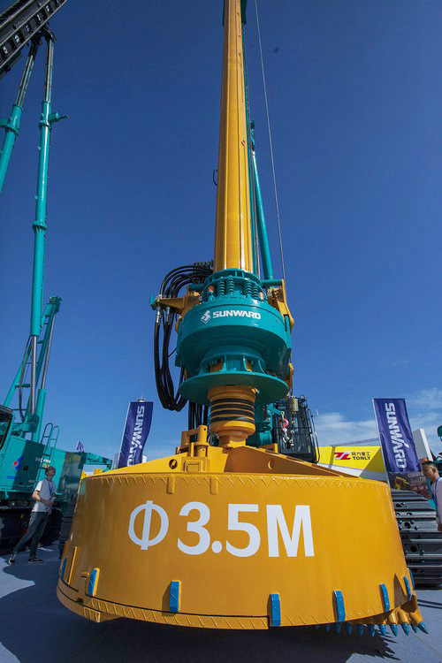 yp街机智能酷帅曾大虾，，，，，，，一大波美图带你亲临北京BICES展