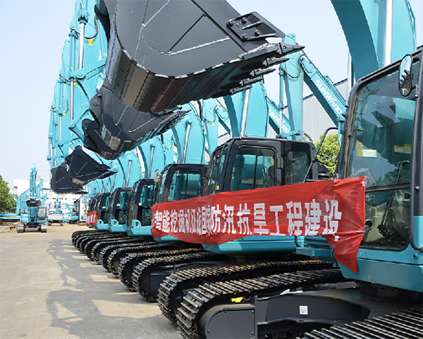 抗洪英雄显身手，，，yp街机智能系列挖掘机奔赴抗洪一线