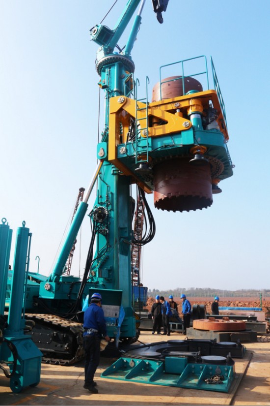 喜讯！yp街机智能SWRC170自行式全回转全套管钻机获湖南省首台(套)重大手艺装备产品奖励！