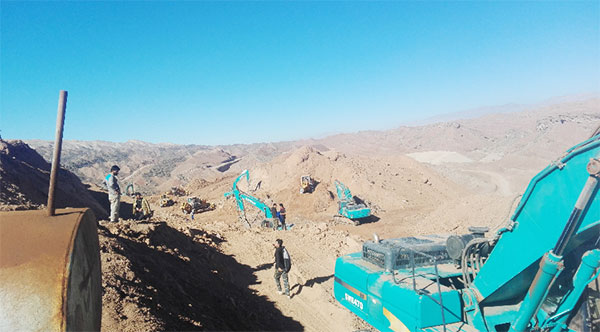 伊朗客户点赞yp街机智能全系列液压挖掘机