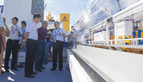 yp街机智能酷帅曾大虾，，，，，，，一大波美图带你亲临北京BICES展