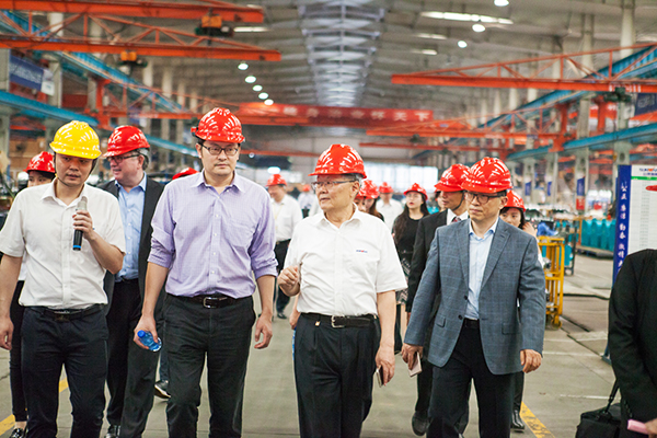 加拿大国聚会员谭耕一行来yp街机智能考察