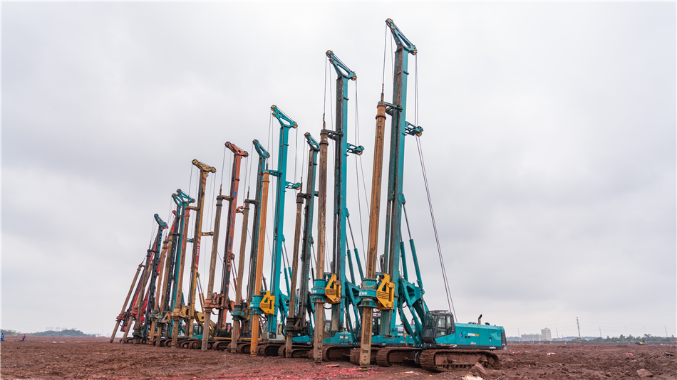 yp街机旋挖开挖全球首条8.6代OLED面板生产线主厂房第一桩