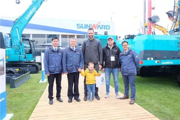 向天下展示中国“智造”魅力，，，yp街机智能携立异阵容闪灼德国宝马展