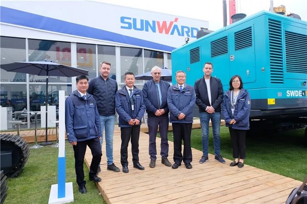 向天下展示中国“智造”魅力，，，yp街机智能携立异阵容闪灼德国宝马展