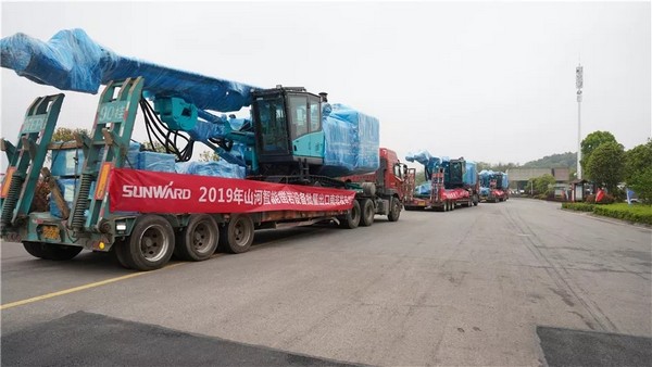 进军南非高端矿山市。。。。。p街机智能凿岩装备批量发车