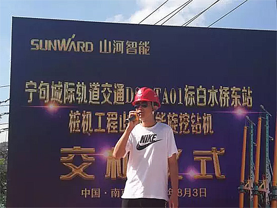 把“朋侪圈”“搬”到现场，，，，，，，，交机“玩出”新创意!