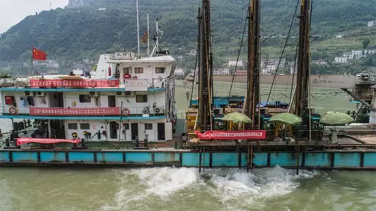 打造长江黄金水道！yp街机智能航道钻机轻松搞定水下礁石