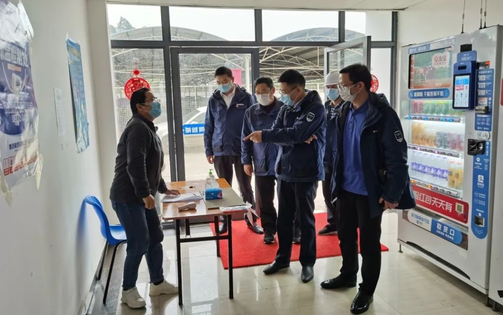 疫情未过，，，，，，，，岂可松懈？？？？？？？？总司理带队检查防疫事情