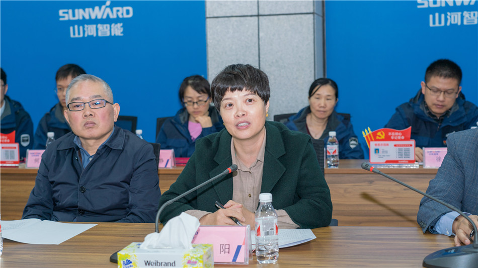 yp街机智能举行主题教育学习钻研会暨员工活动中心揭幕仪式