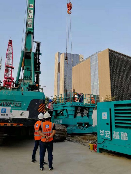 地铁咬合桩施工必备利器--yp街机智能旋挖钻机