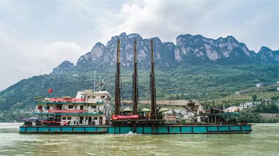 打造长江黄金水道！yp街机智能航道钻机轻松搞定水下礁石