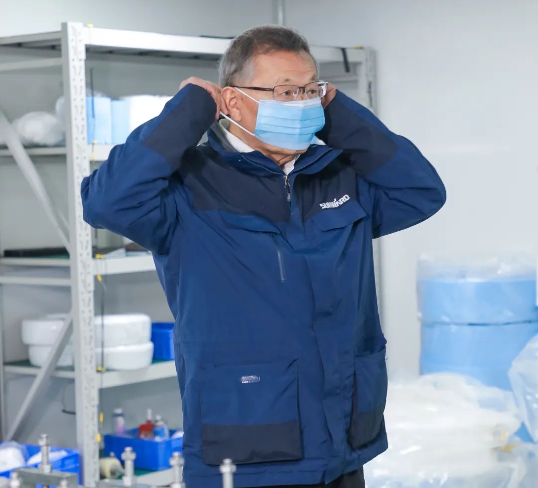 董事长启封yp街机智能第一个制品口罩