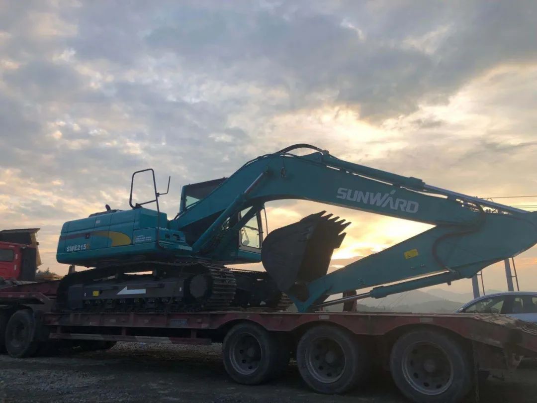 常益长高铁复工，，，，网红“小蓝”来资助